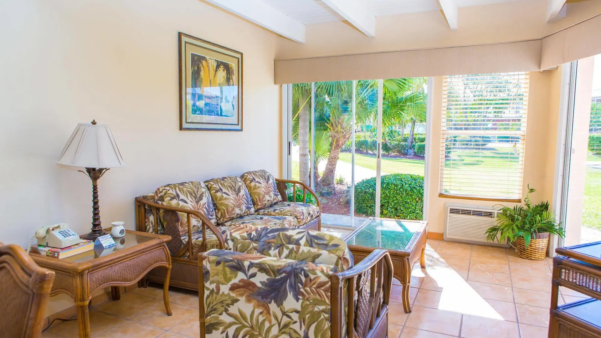 Island Palm Marina Villas فريبورت